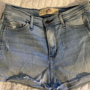 Hollister size 5 light denim shorts